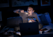 Latest Research in Sleep: Teens Having Late Sleep Pattern Eat More & Delay Their Tasks teenagers having late sleep schedule eat more and less active