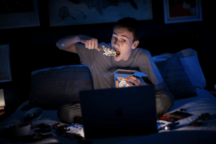 teenagers having late sleep schedule eat more and less active